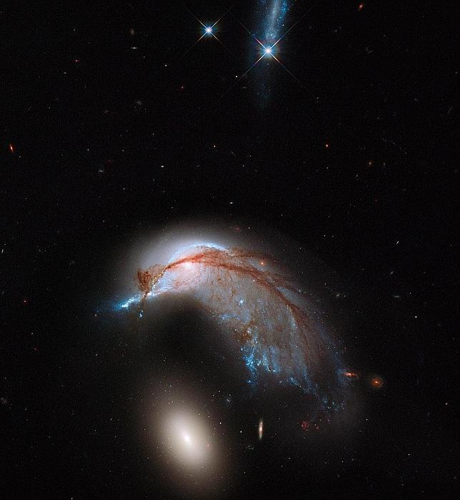 galaxias-arp142--644x700
