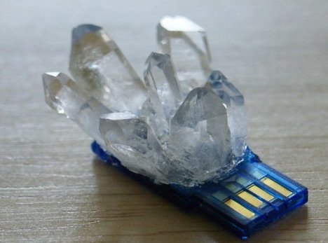crystal-usb-drive-brings-in-good-wealth-and-luck-121007