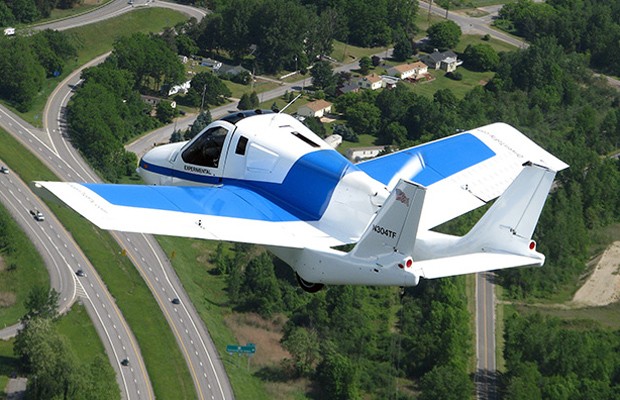 terrafugia-transition-unfold-planes-flying-car-unveiled-at-wisconsin-air-show-air-car
