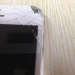 Accidente con iPhone deja una mujer herida en los ojos al estallar su pantalla.